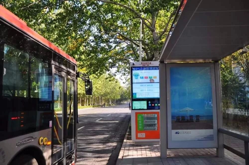 乐玩(中国)工控机助力智能公交站牌，为城市提速